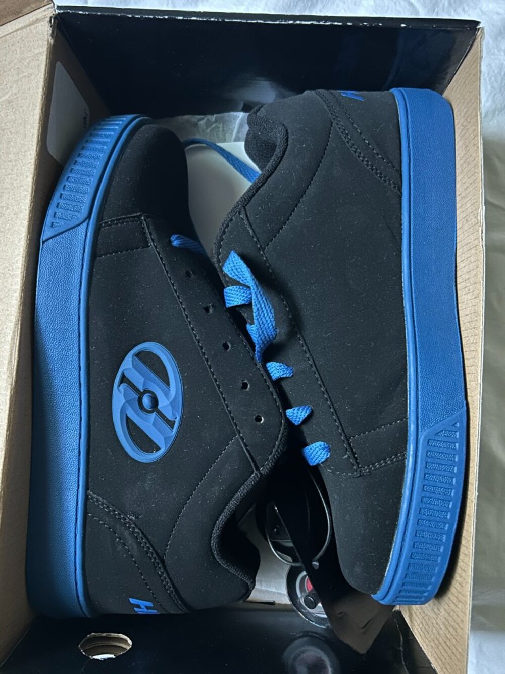 NEW HEELYS STRAIGHT UP SIZE 9 IN BOX NEVER WORN